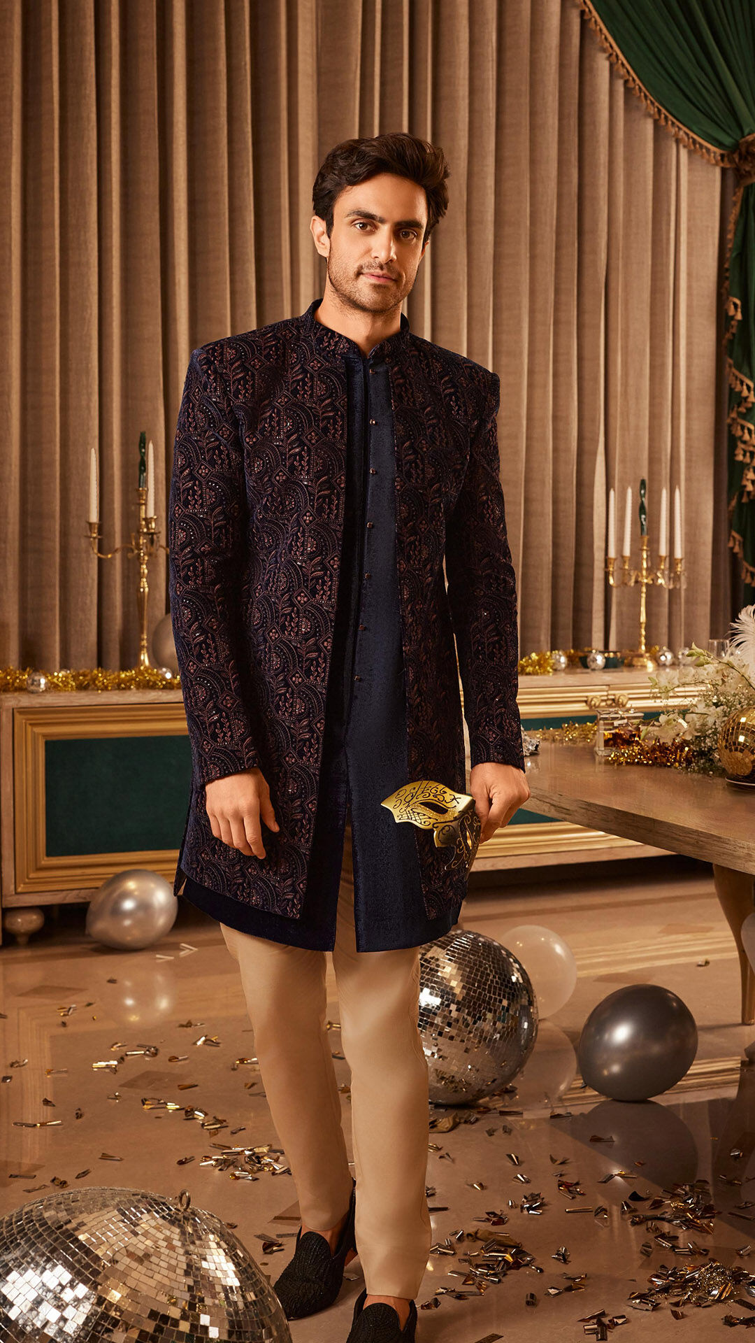 Men&rsquo;s navy embroidered Jodhpuri suit with matching kurta